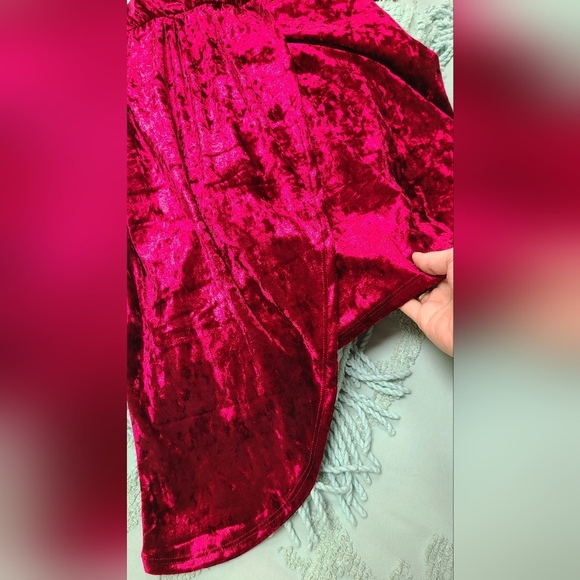 Elegant Velvet V-Neck Dress in Rich Burgundy - Picture 6 of 6